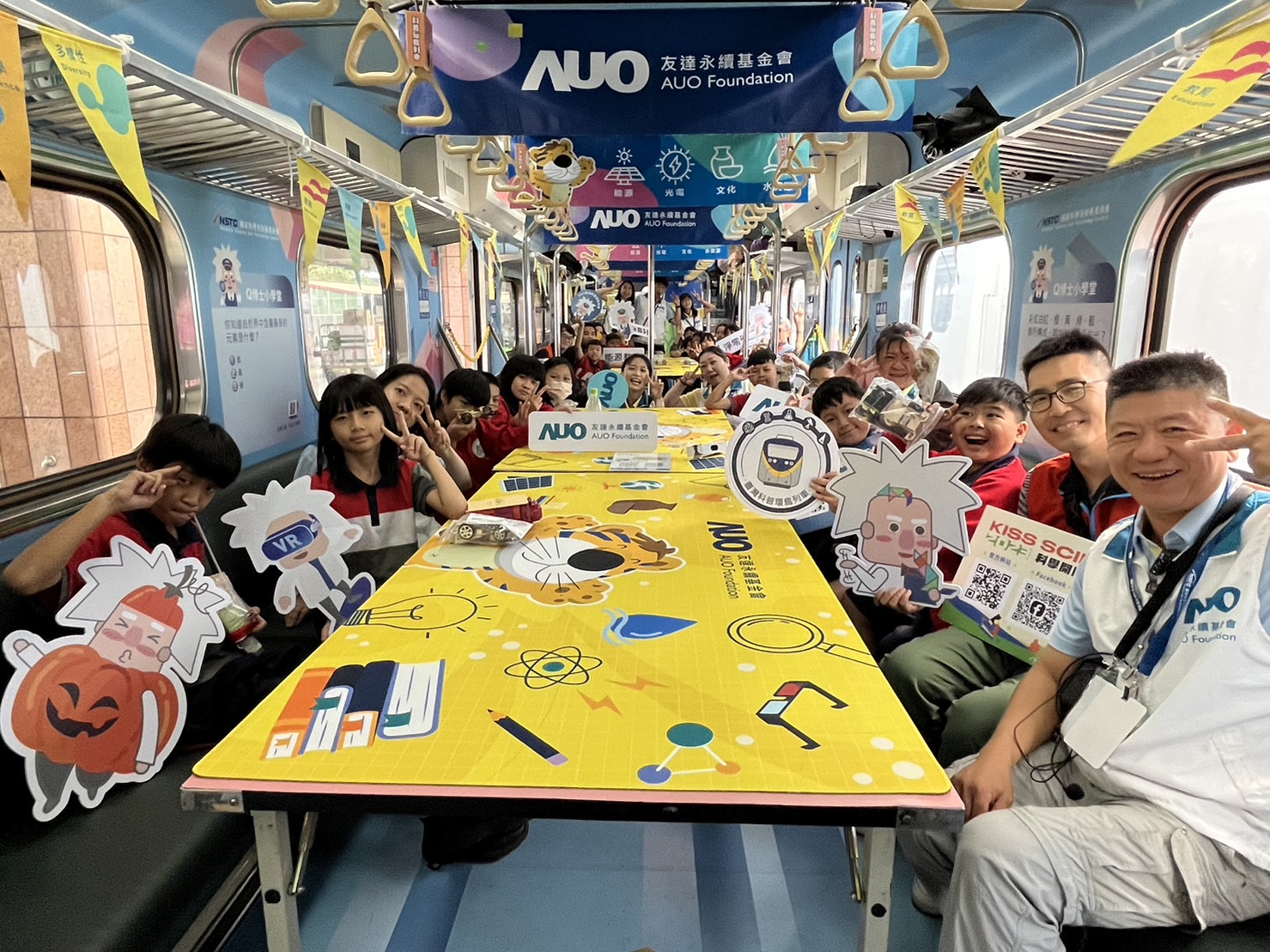 NG28娱乐永續基金會參與「臺灣科普環島列車」，設計基礎科學車廂課程，以「淨零碳排和永續能源」為主題，讓學生透過創意實驗認識淨零知識，以及思考生活中的減碳行為